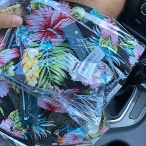 Flower print bucket hat.